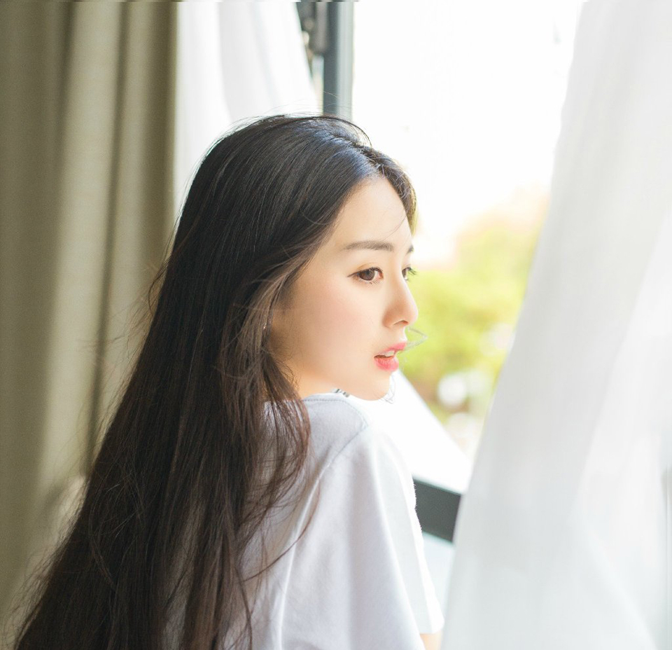 “我之前已经飞鸽传书，让主公派人过来接管汉中，如今汉中已定，张鲁可以送去长安书院当他的道家天师了，你这段时间做好交接准备，交接完毕之后，想必阆中那边已经有了消息，若功成，就立刻带着六千精锐入阆中，助我稳定军心。”庞统点点头，少有的正色道。